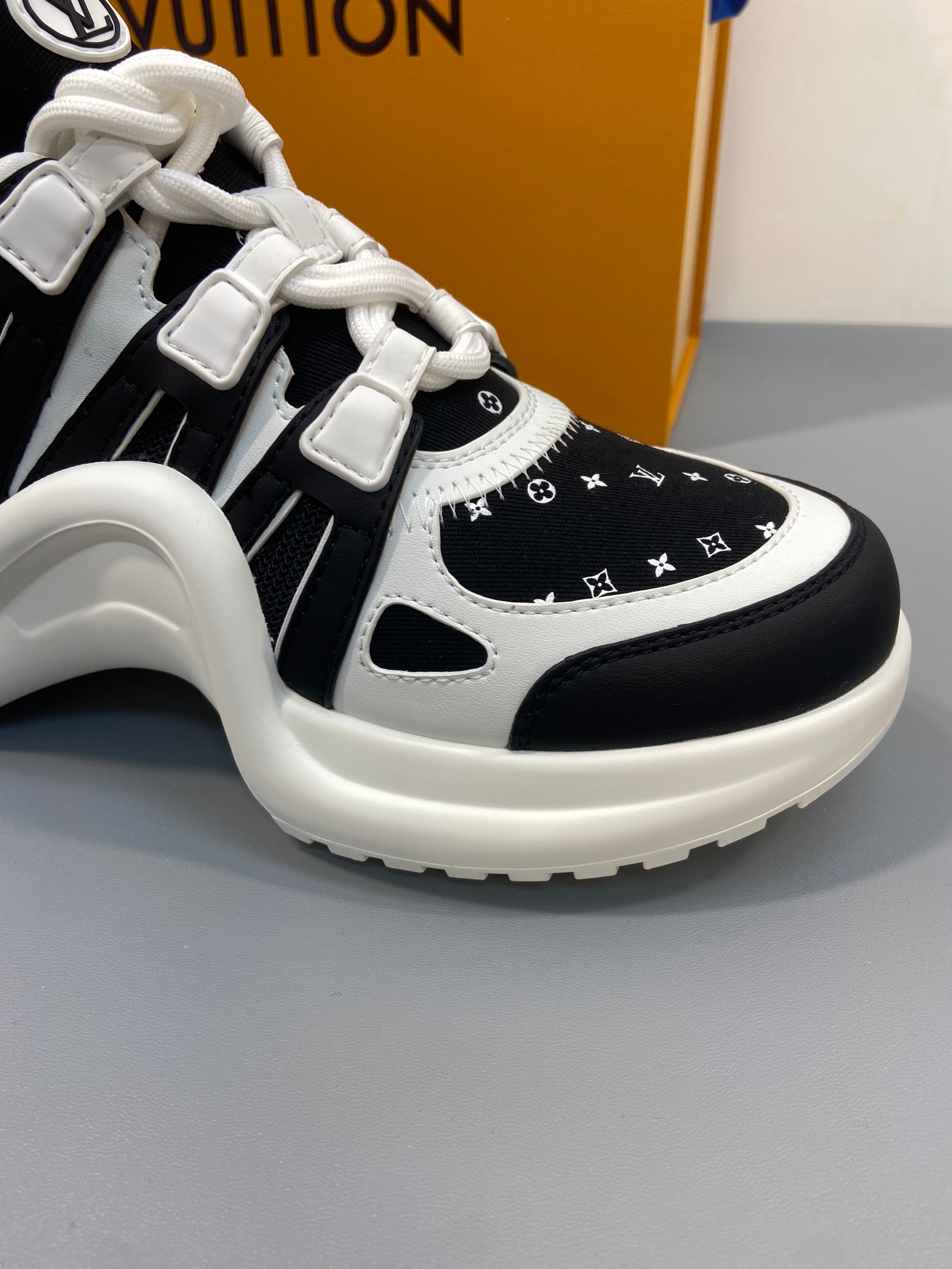 Bagsaaa LV Archlight Sneaker Black