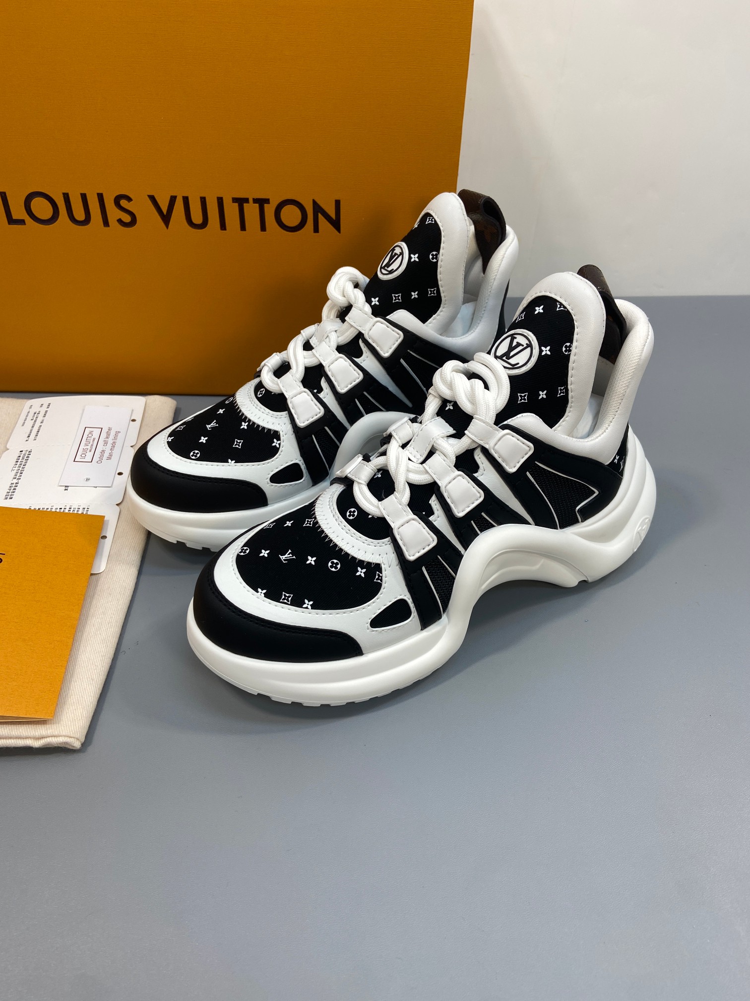 Bagsaaa LV Archlight Sneaker Black