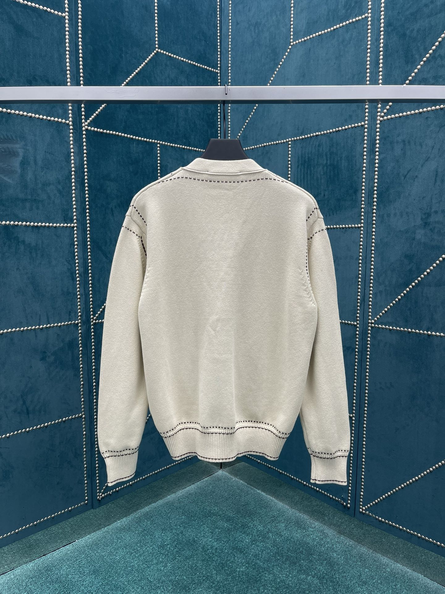 Bagsaaa LV Signature Light Cardigan Beige