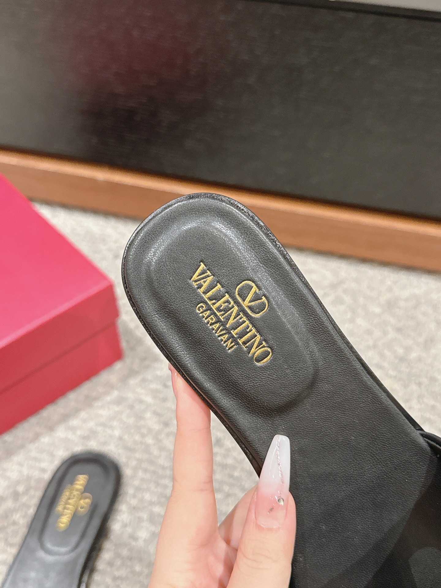 Bagsaaa Va1e*ntin0 Vlogo Cut-Out Calfskin Slide Sandal Black