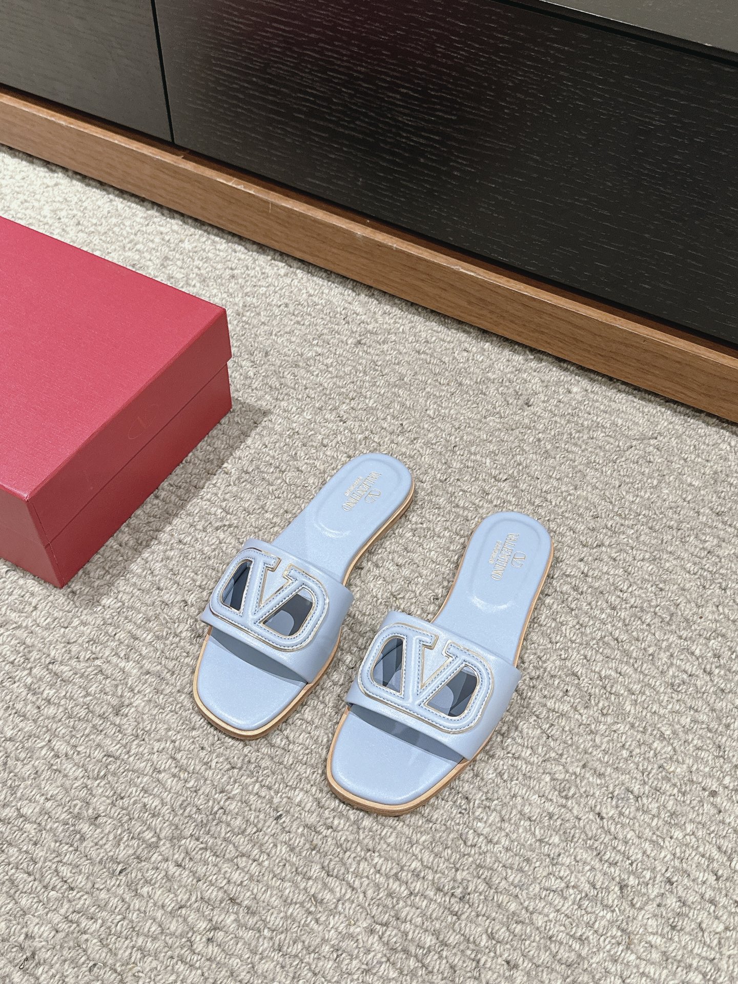 Bagsaaa Va1e*ntin0 Vlogo Cut-Out Calfskin Slide Sandal Blue