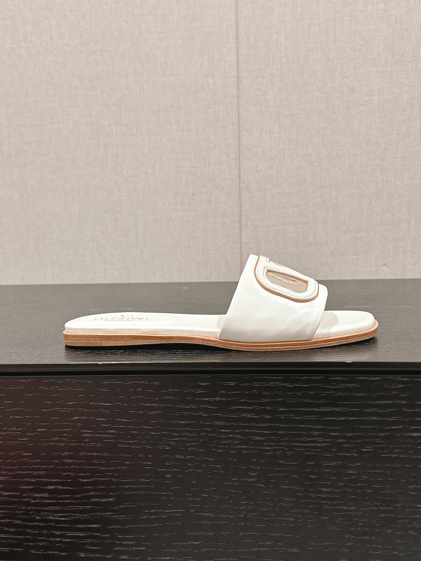 Bagsaaa Va1e*ntin0 Vlogo Cut-Out Calfskin Slide Sandal White