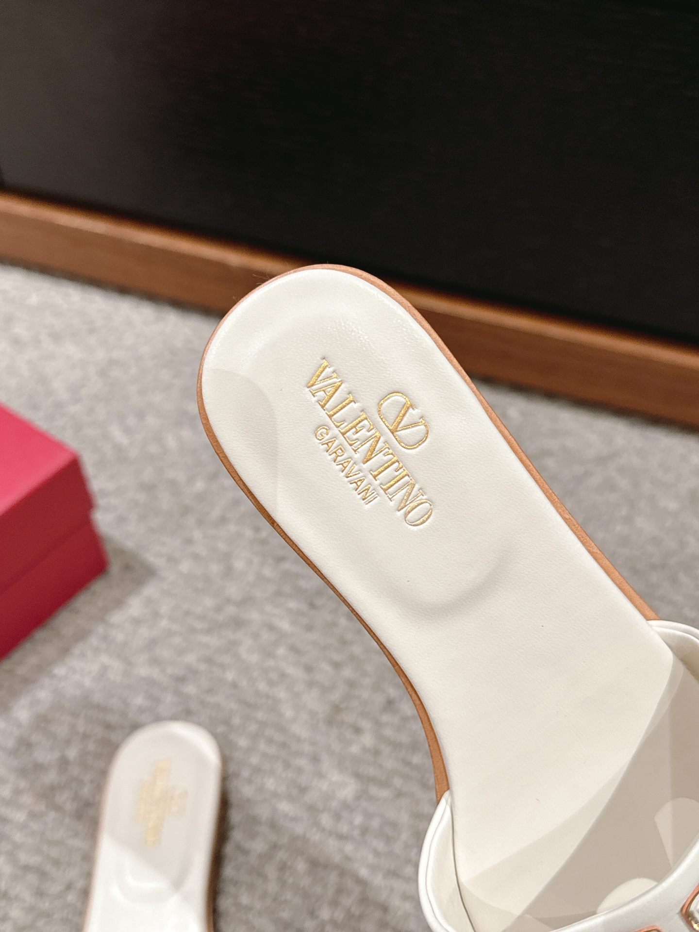 Bagsaaa Va1e*ntin0 Vlogo Cut-Out Calfskin Slide Sandal White