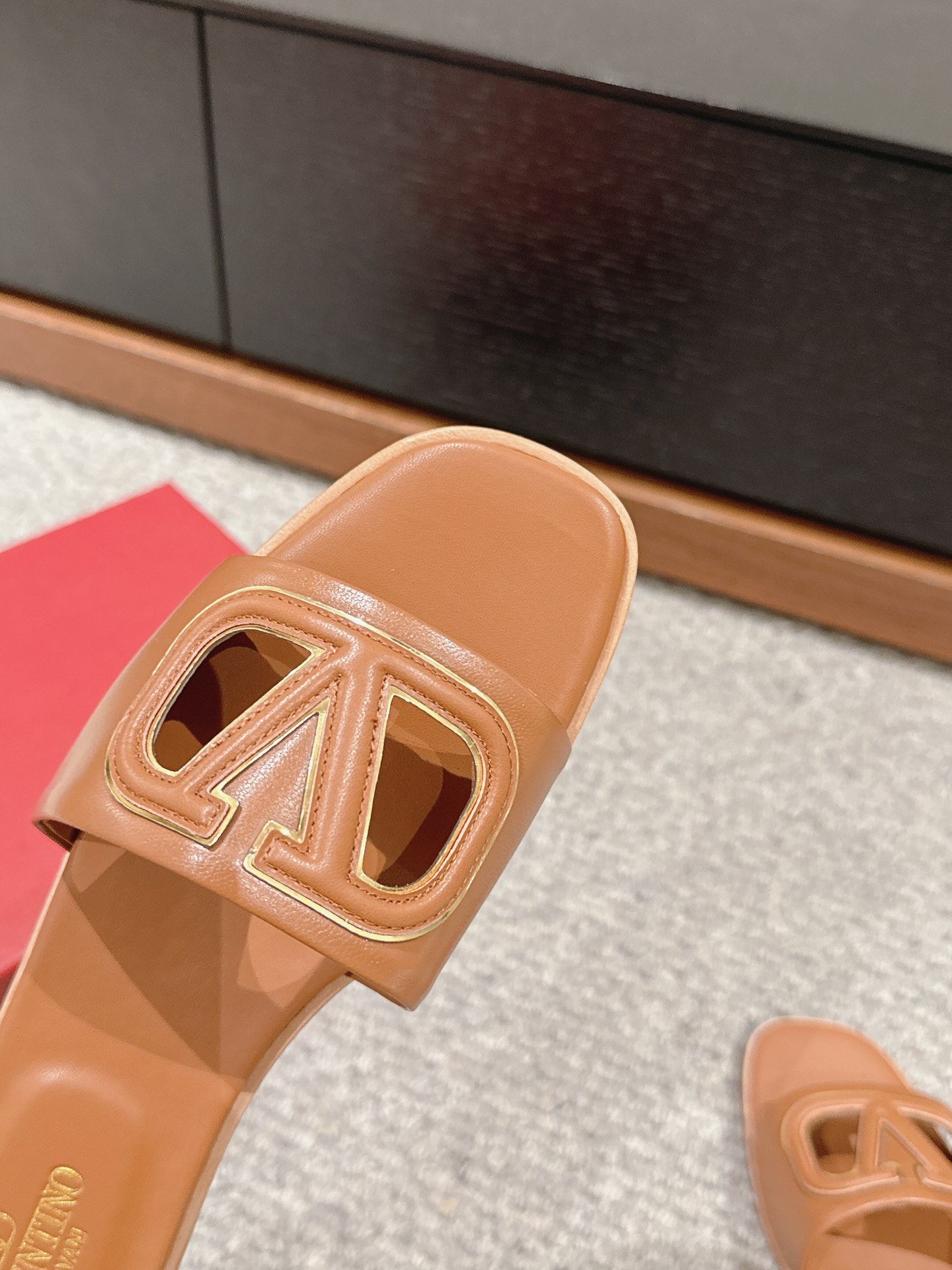 Bagsaaa Va1e*ntin0 Vlogo Cut-Out Calfskin Slide Sandal Brown