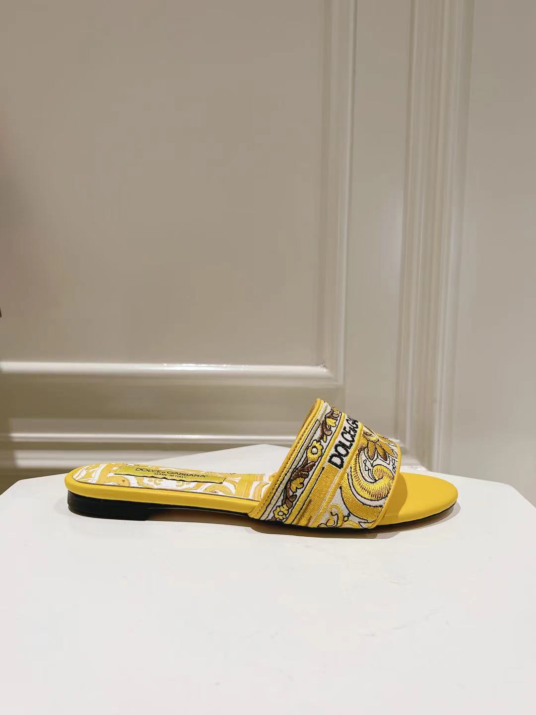 Bagsaaa D&G Sliders With Embroidered Majolica Pattern