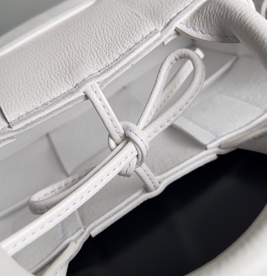 Bagsaaa B0tt*ga Ven*ta Candy Arco Tote Bag White - 20*7*13cm