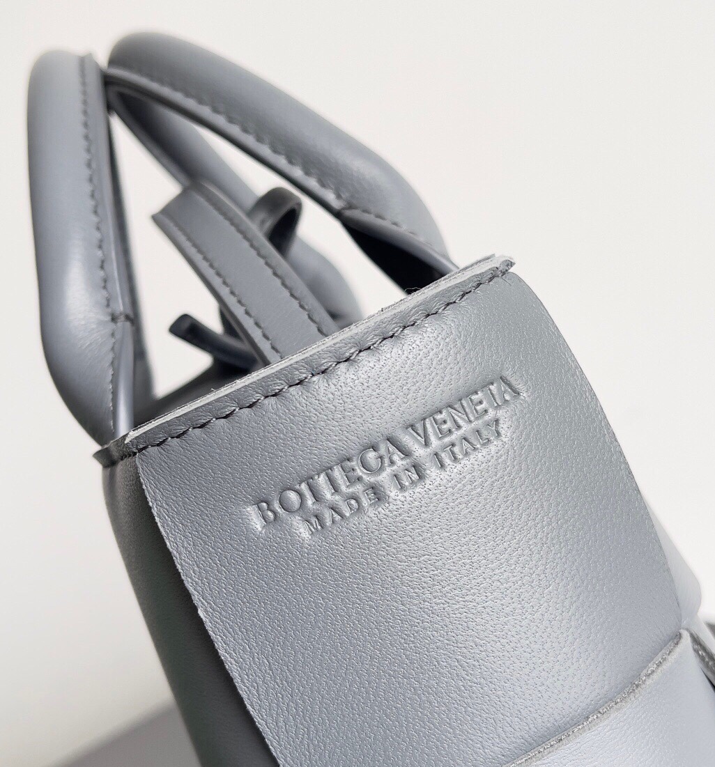 Bagsaaa B0tt*ga Ven*ta Candy Arco Tote Bag Grey - 20*7*13cm