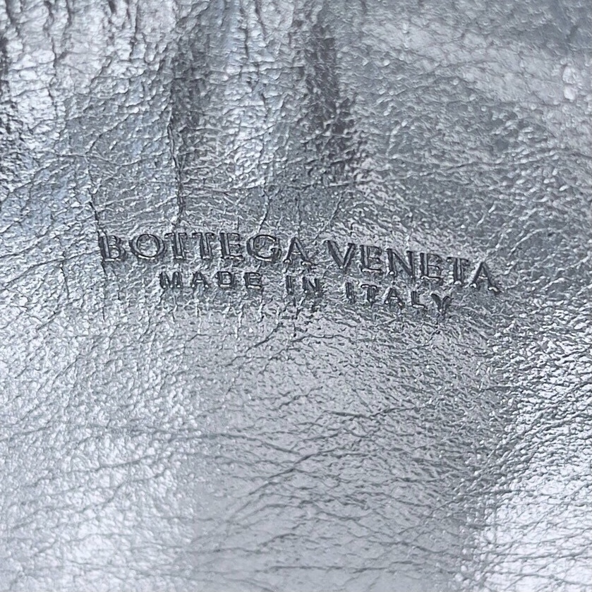 Bagsaaa B0tt*ga Ven*ta Mini Hop Bag In Metallic - 20x13x9.5 cm