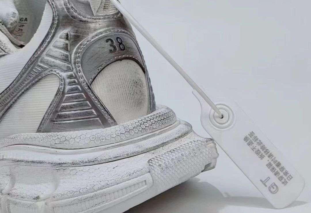 Bagsaaa Ba1en*iaga White Sneaker