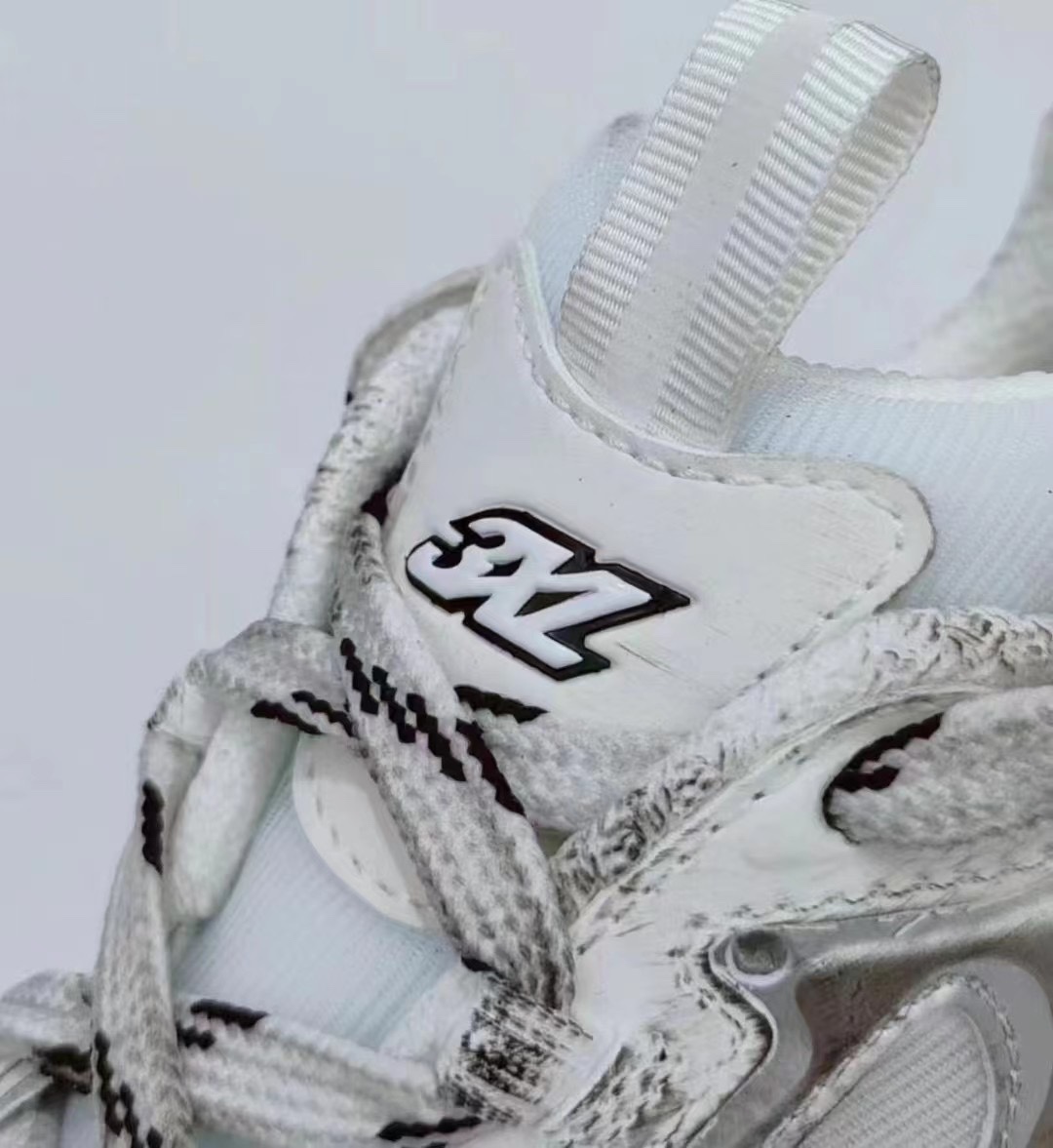 Bagsaaa Ba1en*iaga White Sneaker