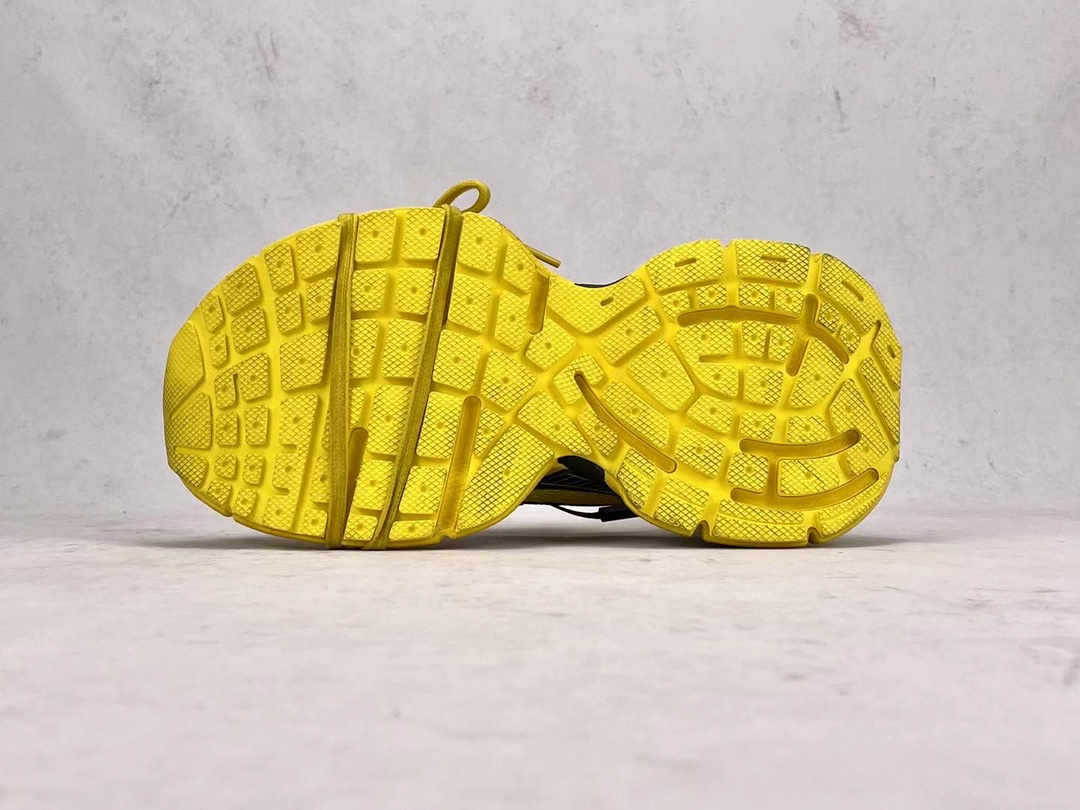 Bagsaaa Ba1en*iaga Yellow Sneaker