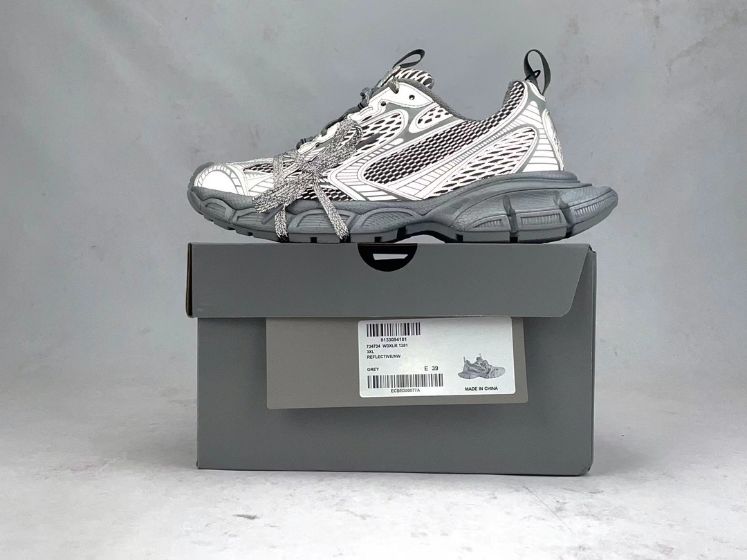 Bagsaaa Ba1en*iaga Gray Sneaker