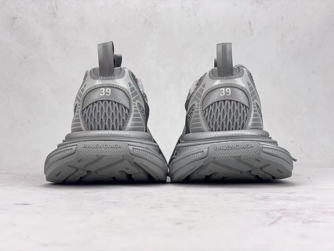 Bagsaaa Ba1en*iaga Gray Sneaker