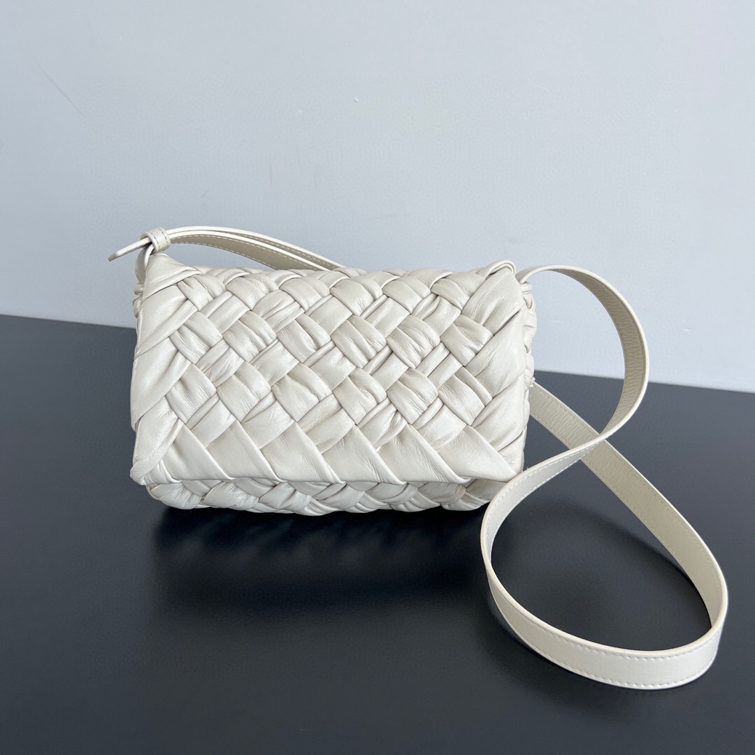 Bagsaaa B0tt*ga Ven*ta Small Rumple Messenger White - 21x14x5cm