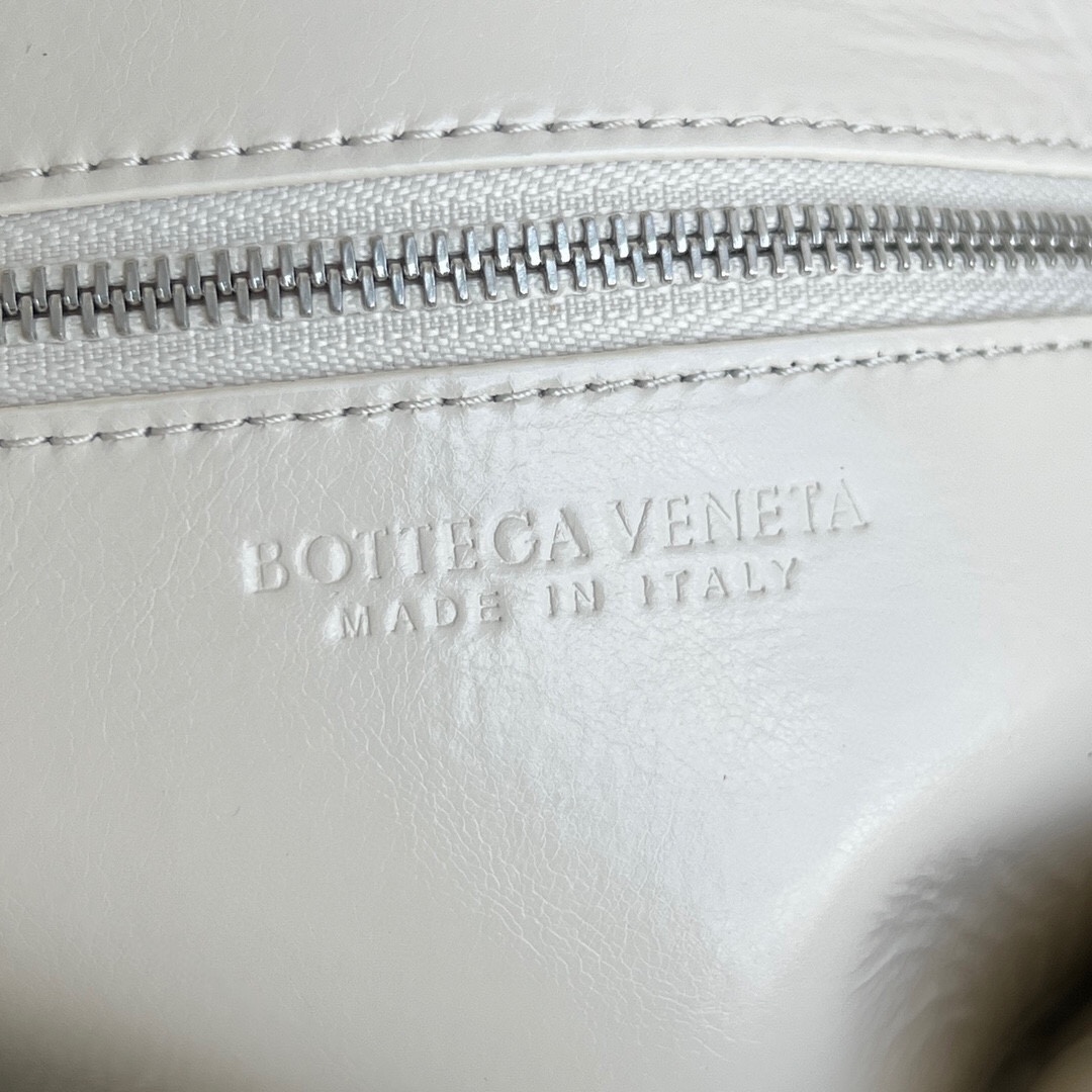 Bagsaaa B0tt*ga Ven*ta Small Rumple Messenger White - 21x14x5cm