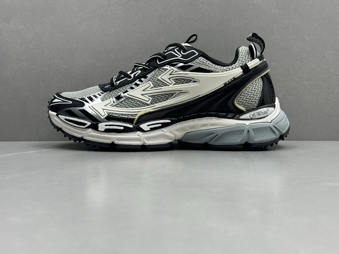 Bagsaaa Off White Black Sneaker