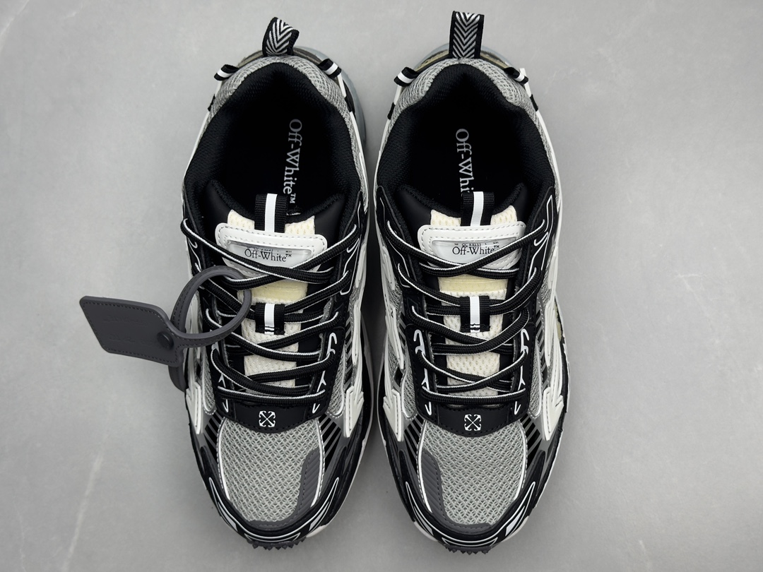 Bagsaaa Off White Black Sneaker