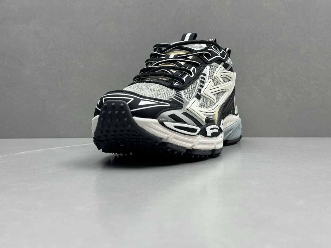 Bagsaaa Off White Black Sneaker