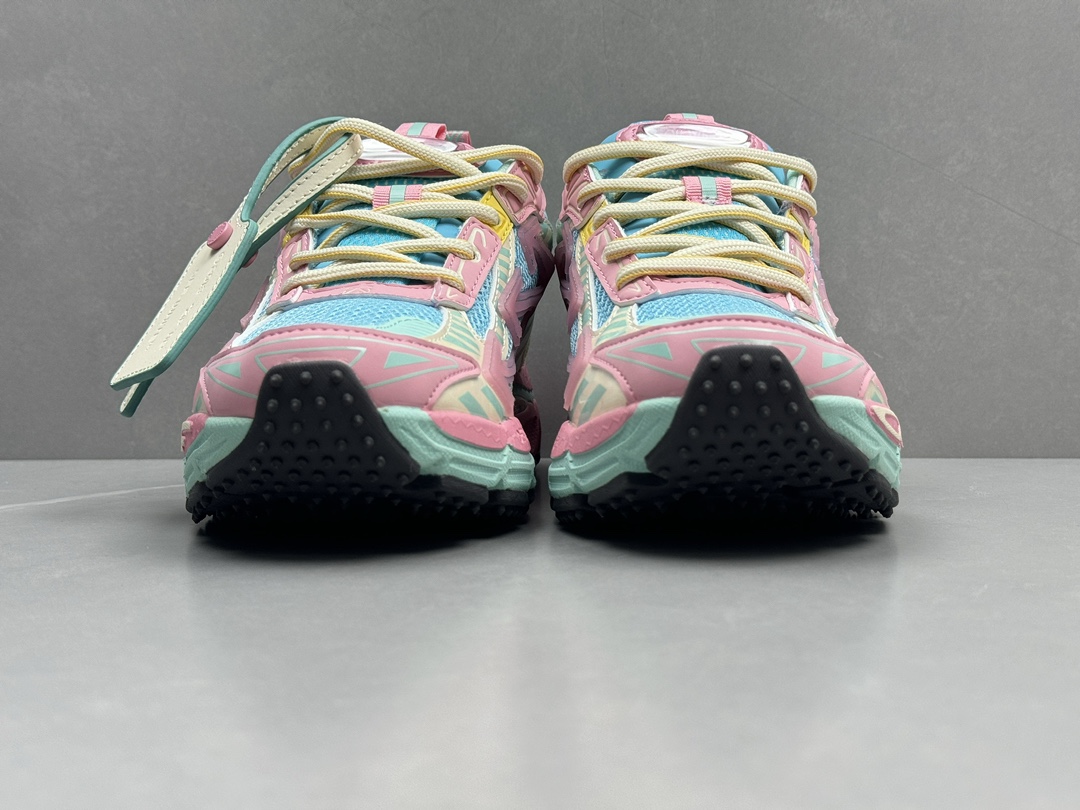 Bagsaaa Off White Multicolor Sneaker
