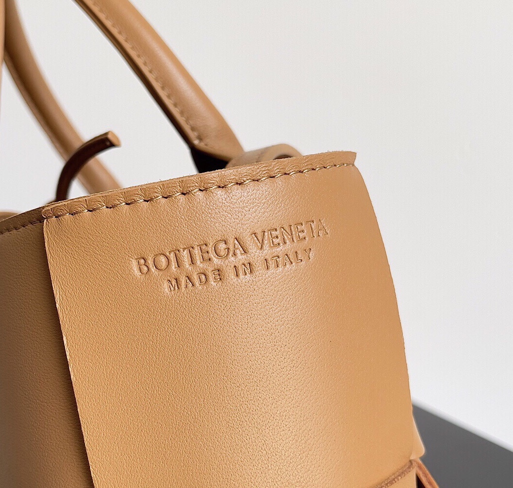 Bagsaaa B0tt*ga Ven*ta Mini Arco Tote Brown - 25*16*8cm