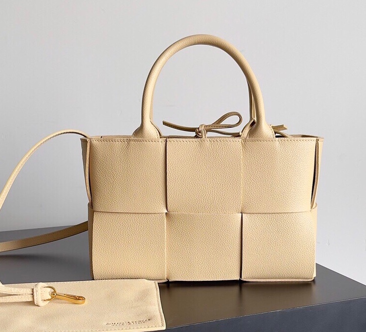 Bagsaaa B0tt*ga Ven*ta Mini Arco Tote Beige - 25*16*8cm