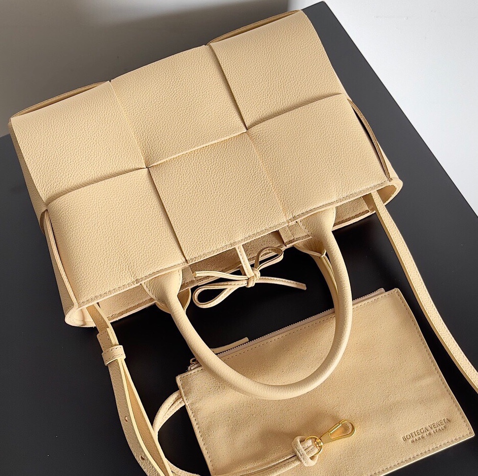 Bagsaaa B0tt*ga Ven*ta Mini Arco Tote Beige - 25*16*8cm