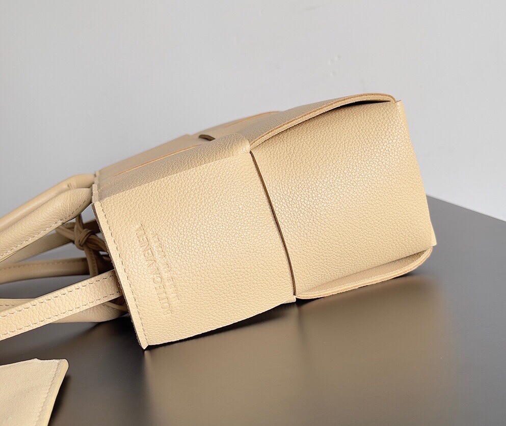 Bagsaaa B0tt*ga Ven*ta Mini Arco Tote Beige - 25*16*8cm