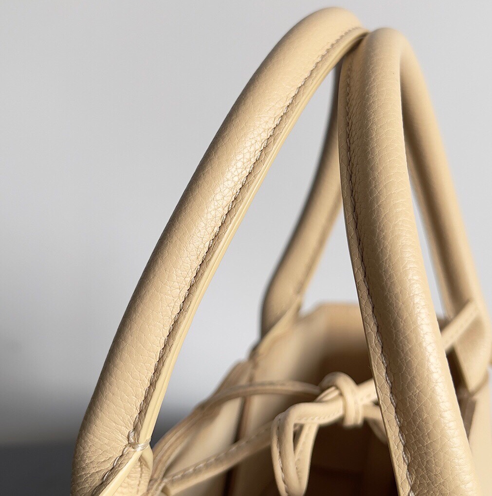 Bagsaaa B0tt*ga Ven*ta Mini Arco Tote Beige - 25*16*8cm