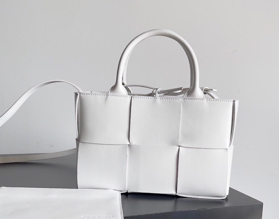 Bagsaaa B0tt*ga Ven*ta Mini Arco Tote White - 25*16*8cm