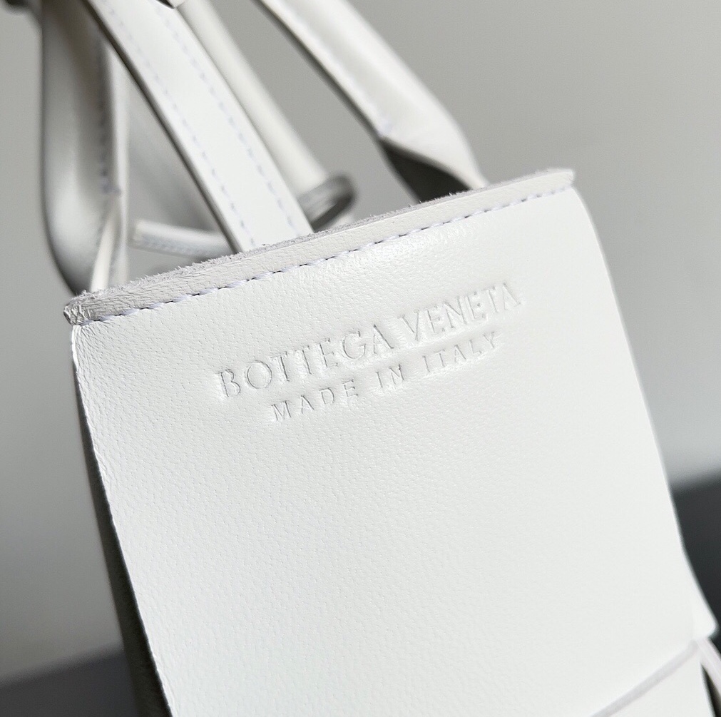 Bagsaaa B0tt*ga Ven*ta Mini Arco Tote White - 25*16*8cm