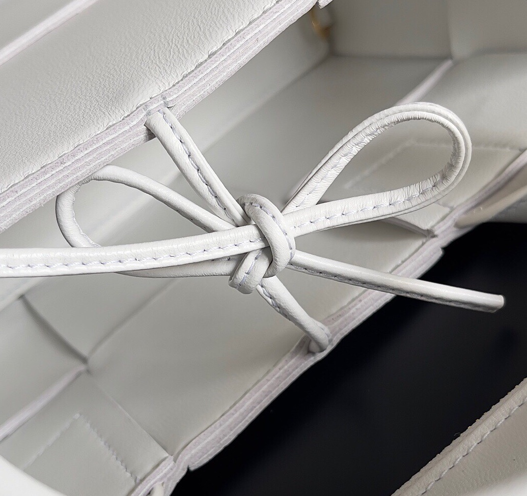 Bagsaaa B0tt*ga Ven*ta Mini Arco Tote White - 25*16*8cm