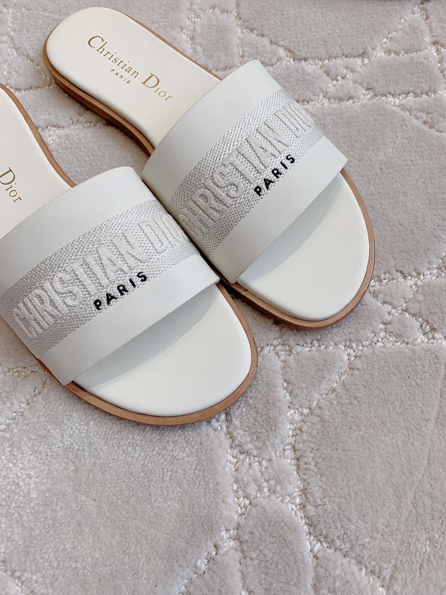 Bagsaaa Dway Slide White Calfskin and Embroidered Cotton