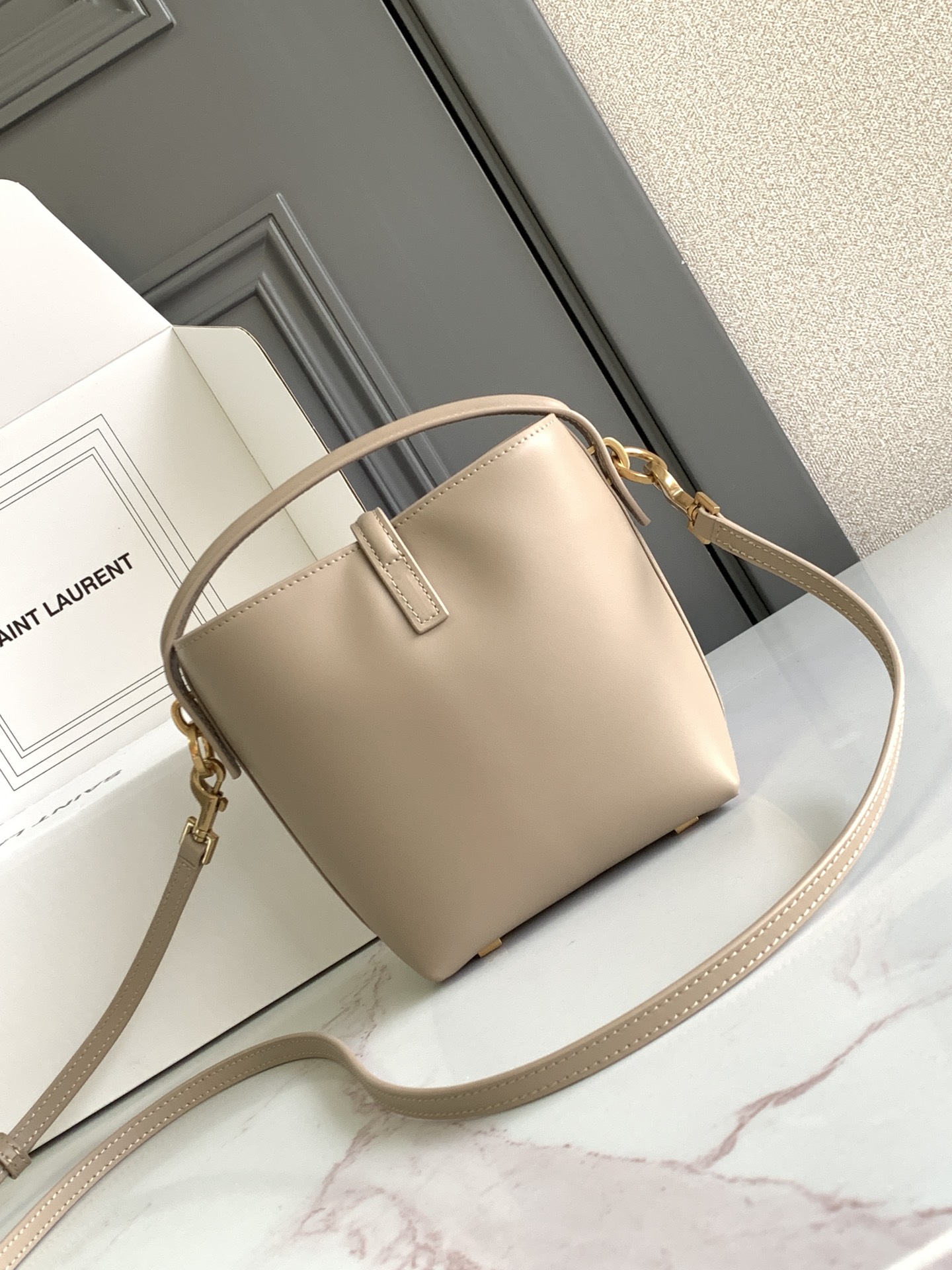 Bagsaaa Y51 Le 37 Mini In Shiny Leather 765870 Beige - 15 X 13 X 6 CM