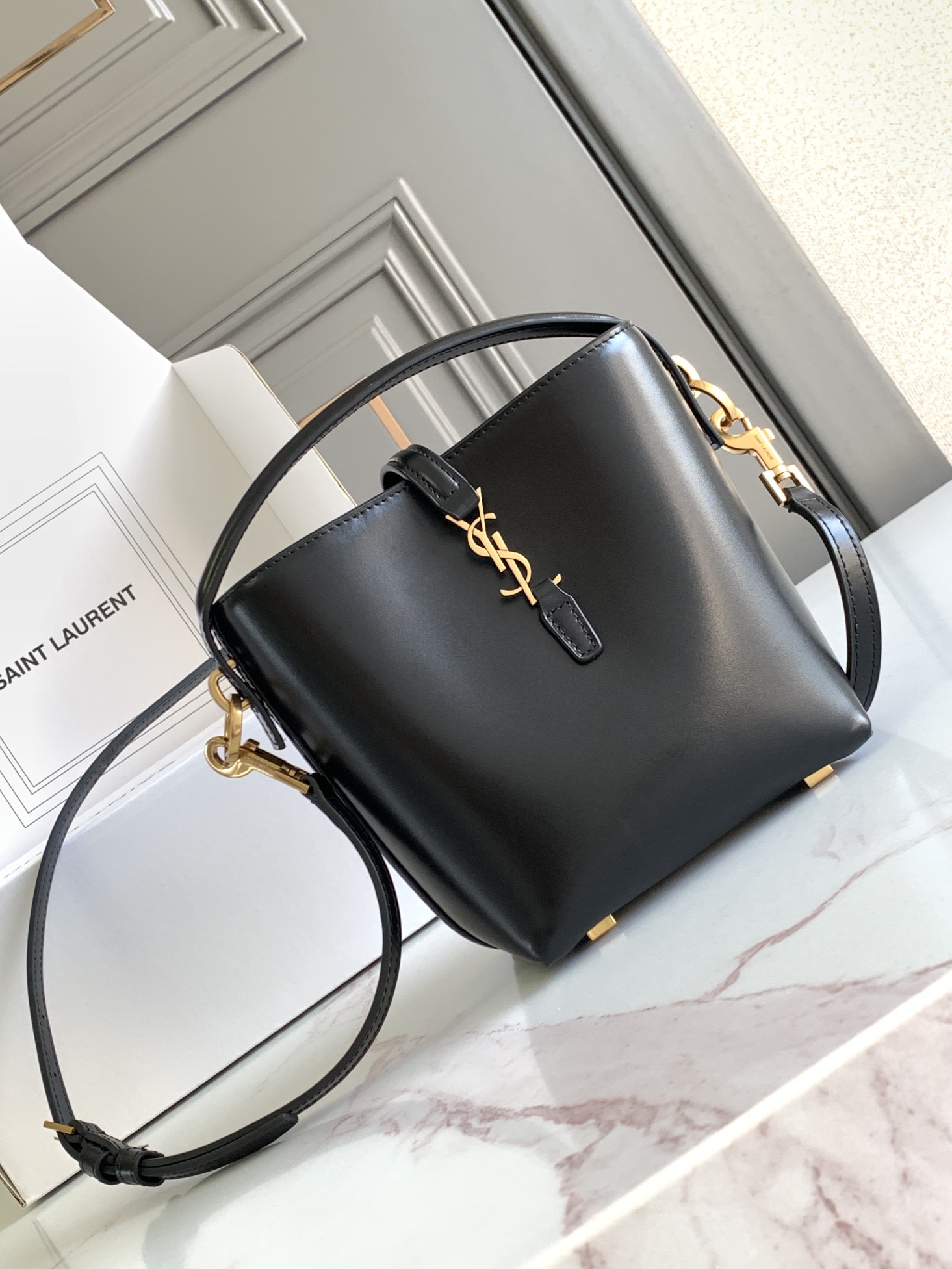 Bagsaaa Y51 Le 37 Mini In Shiny Leather 765870 Black - 15 X 13 X 6 CM