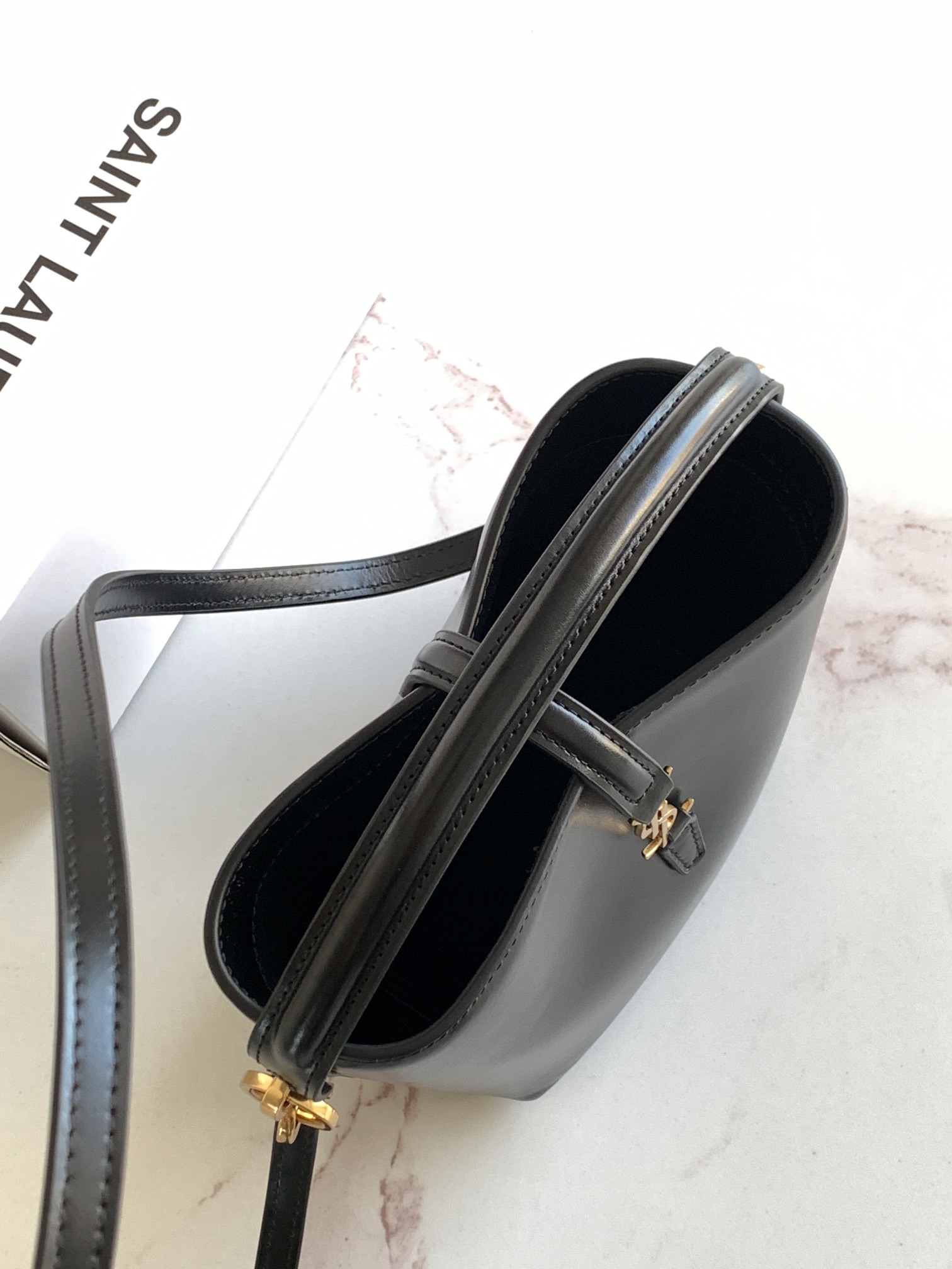 Bagsaaa Y51 Le 37 Mini In Shiny Leather 765870 Black - 15 X 13 X 6 CM