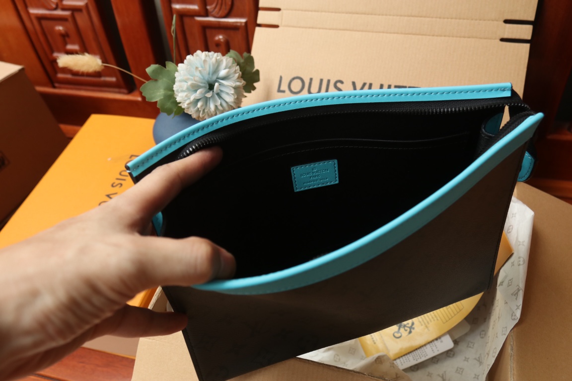 Bagsaaa LV M11466 Pochette Voyage MM - 27 x 21 x 6 cm