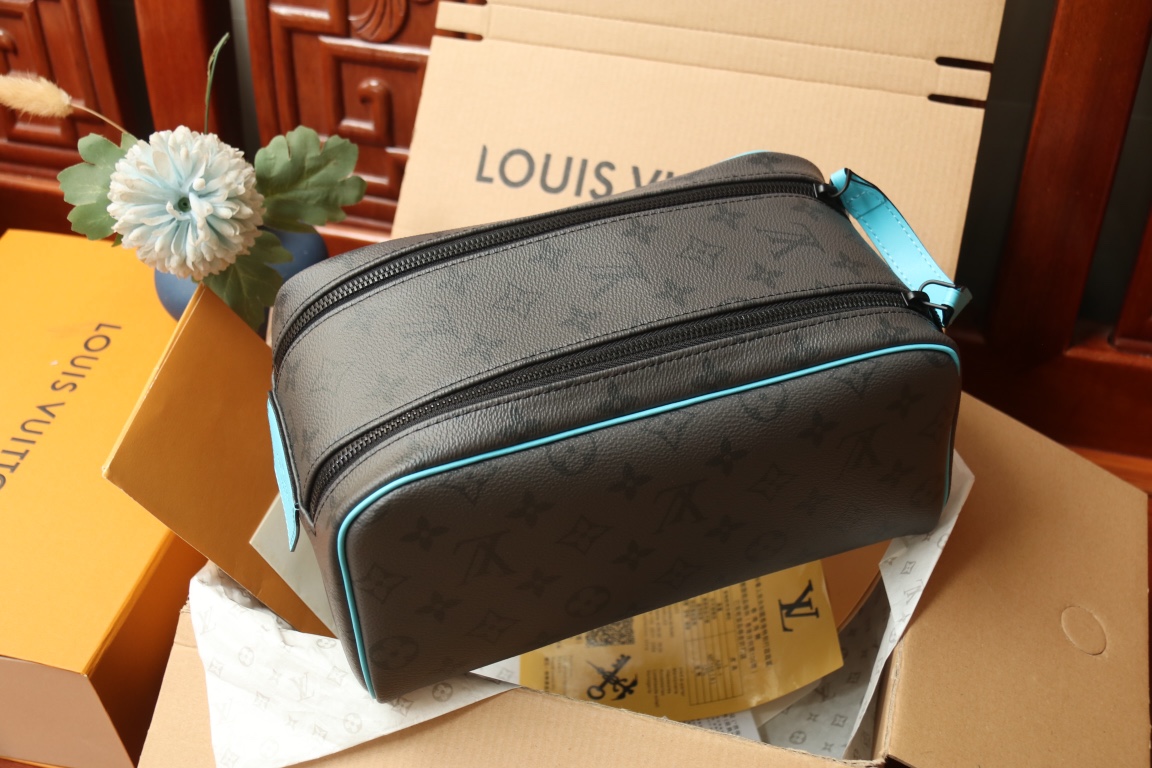 Bagsaaa LV M11482 Dopp Kit - 28 x 15 x 16.5 cm