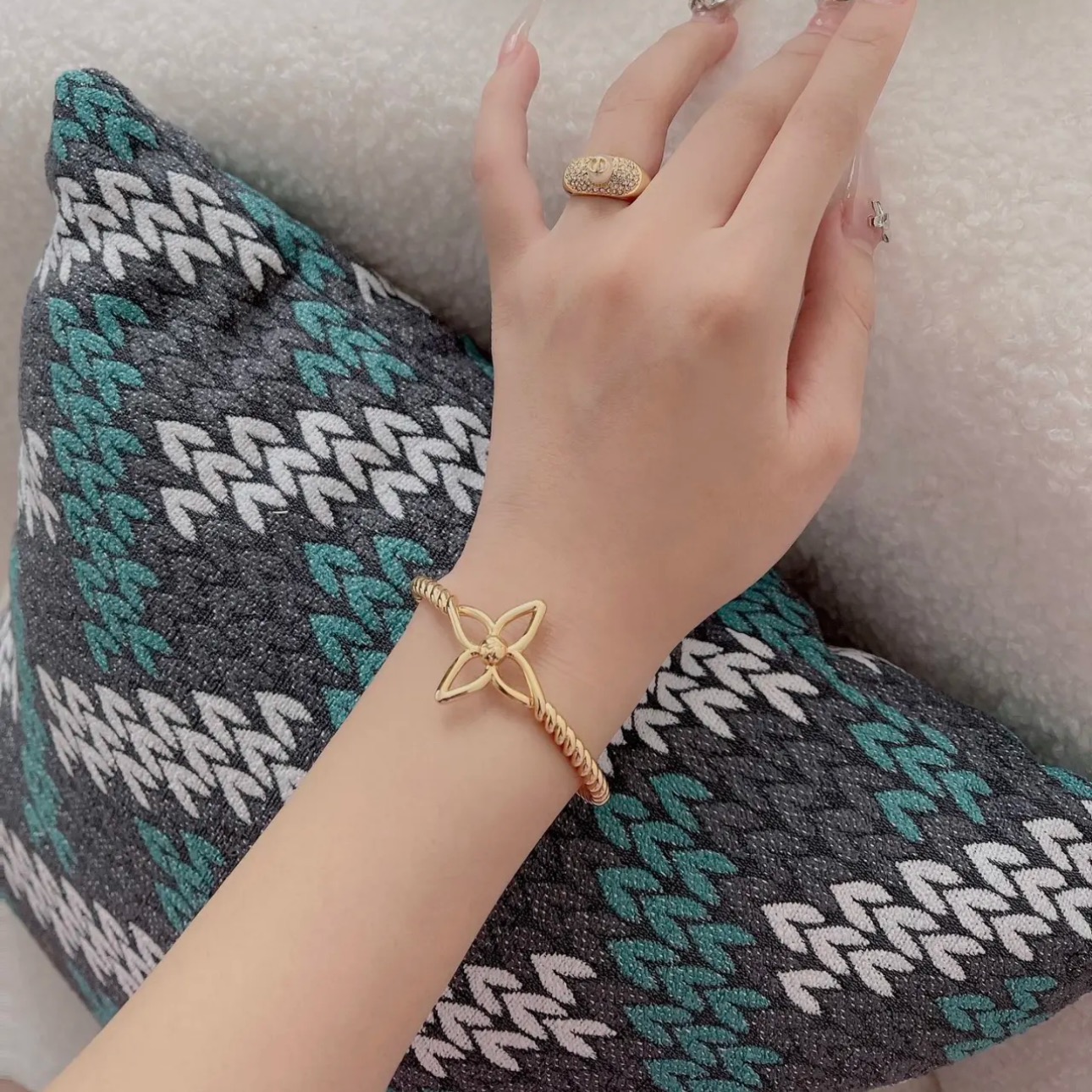 Bagsaaa LV Bracelet