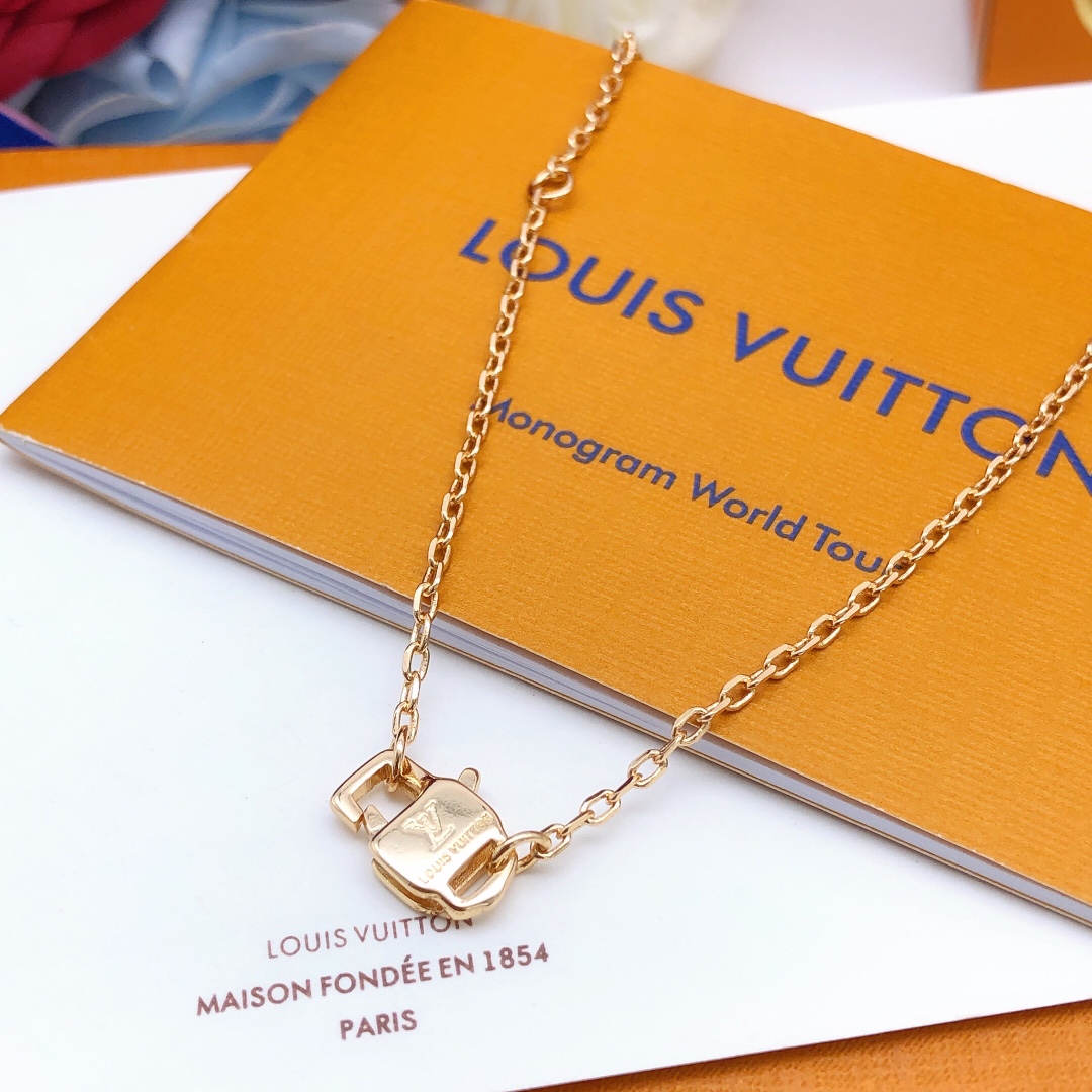 Bagsaaa LV Necklace 01