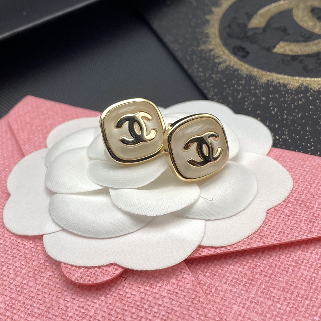 Bagsaaa Ch**el Earrings 01