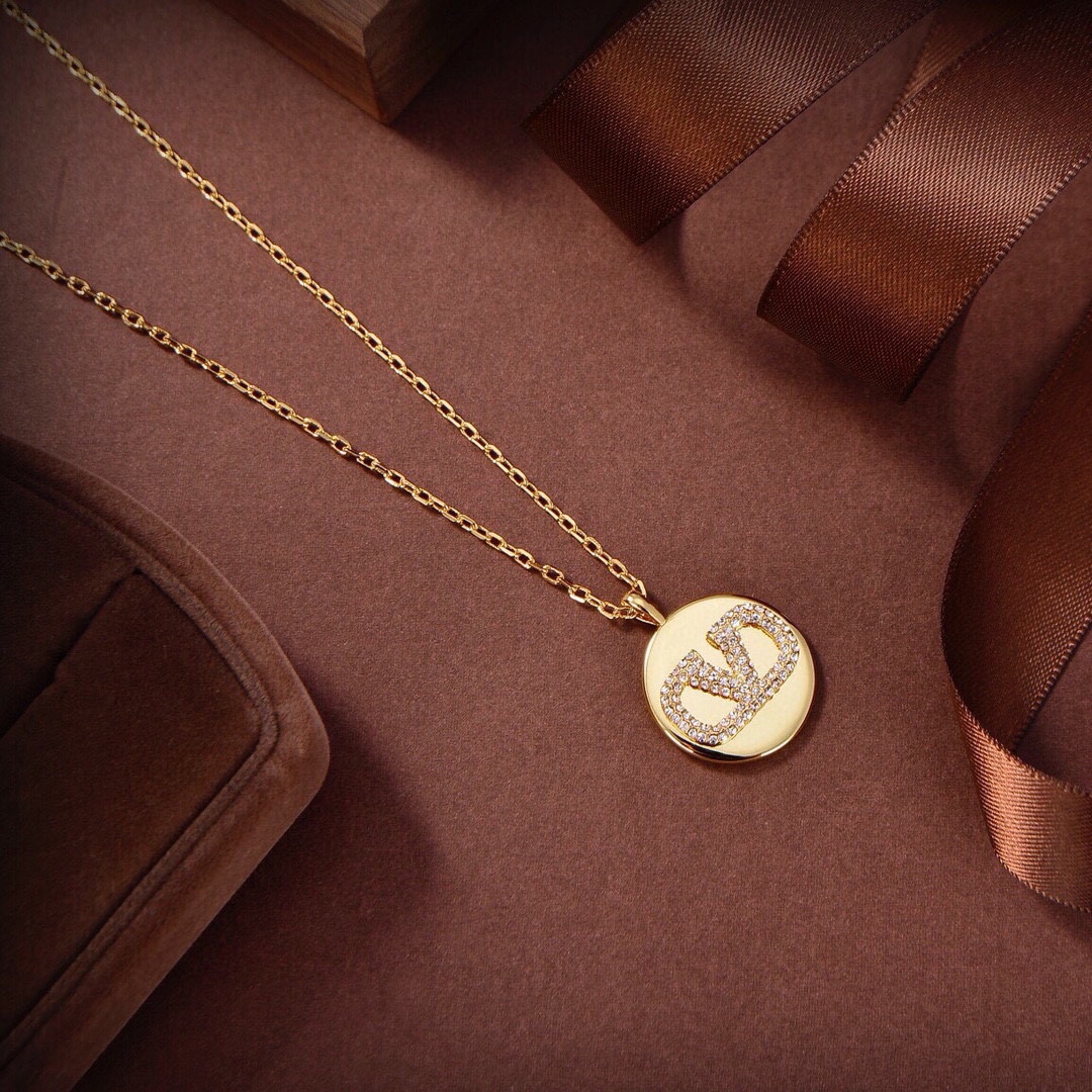 Bagsaaa Va1e*ntin0 Necklace