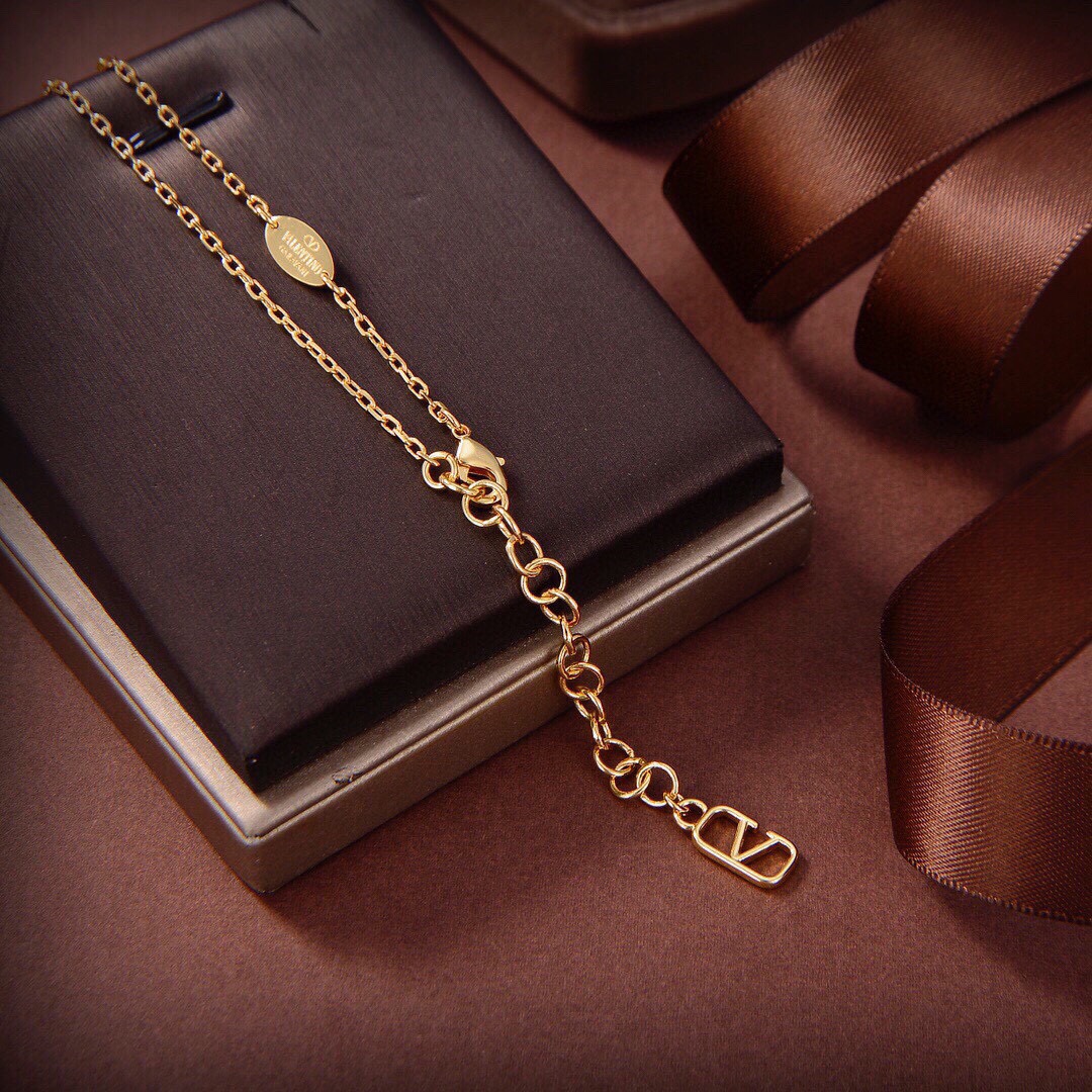 Bagsaaa Va1e*ntin0 Necklace