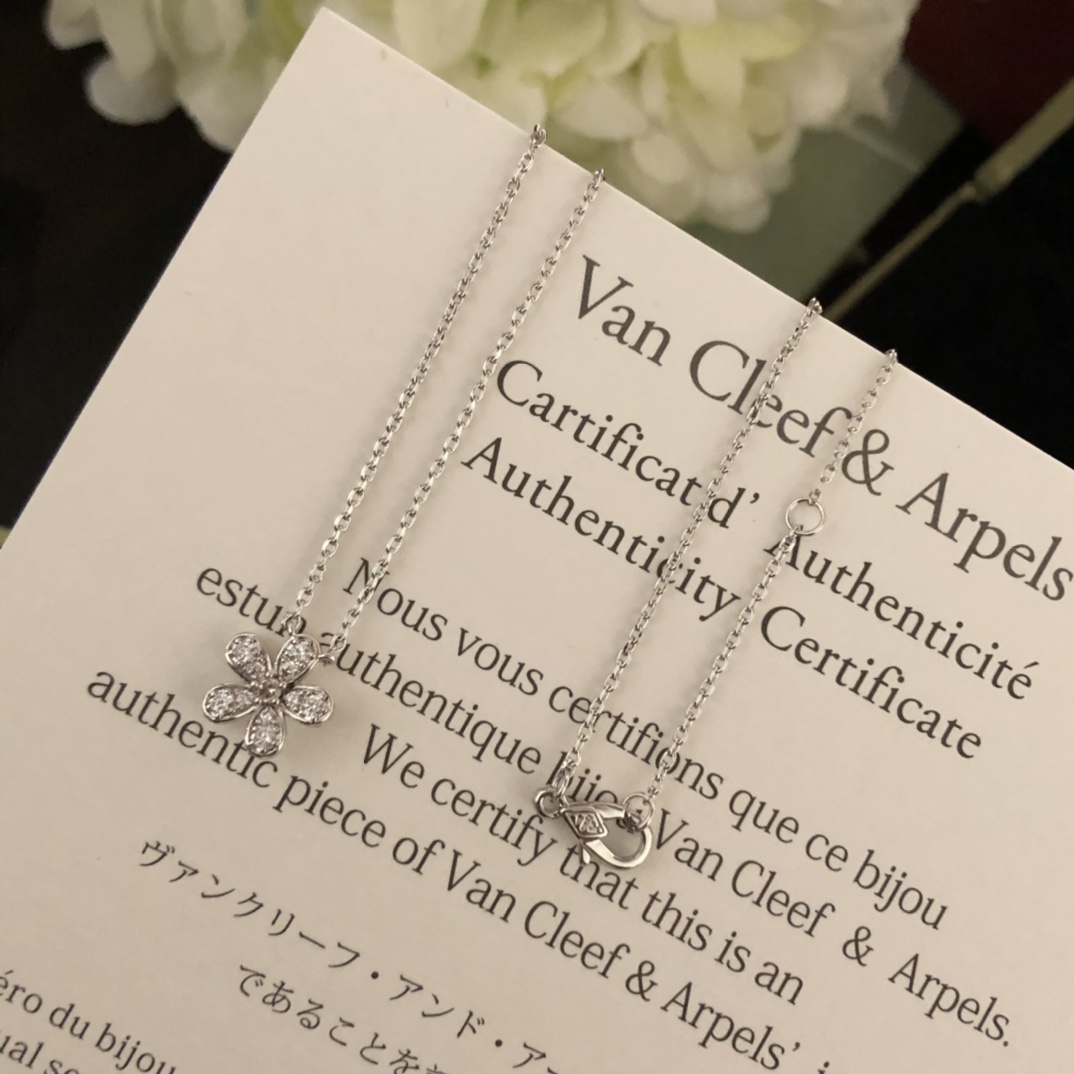 Bagsaaa V*n Cl**f & Arpel Necklace