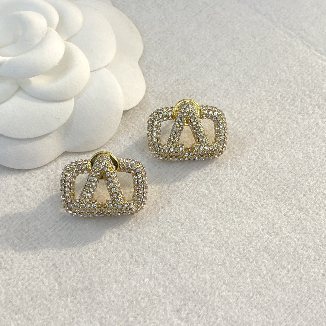 Bagsaaa Va1e*ntin0 Earrings 02