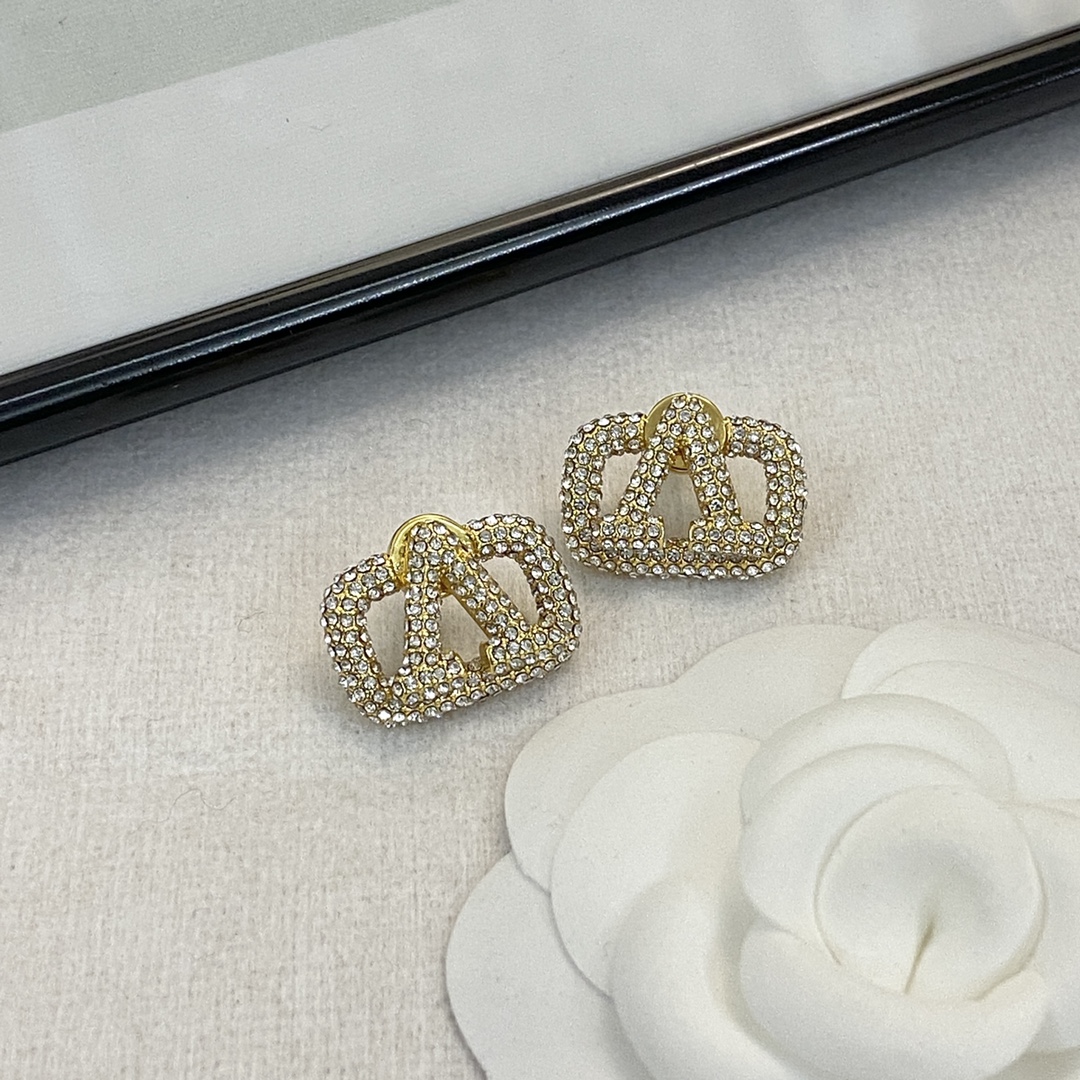 Bagsaaa Va1e*ntin0 Earrings 02
