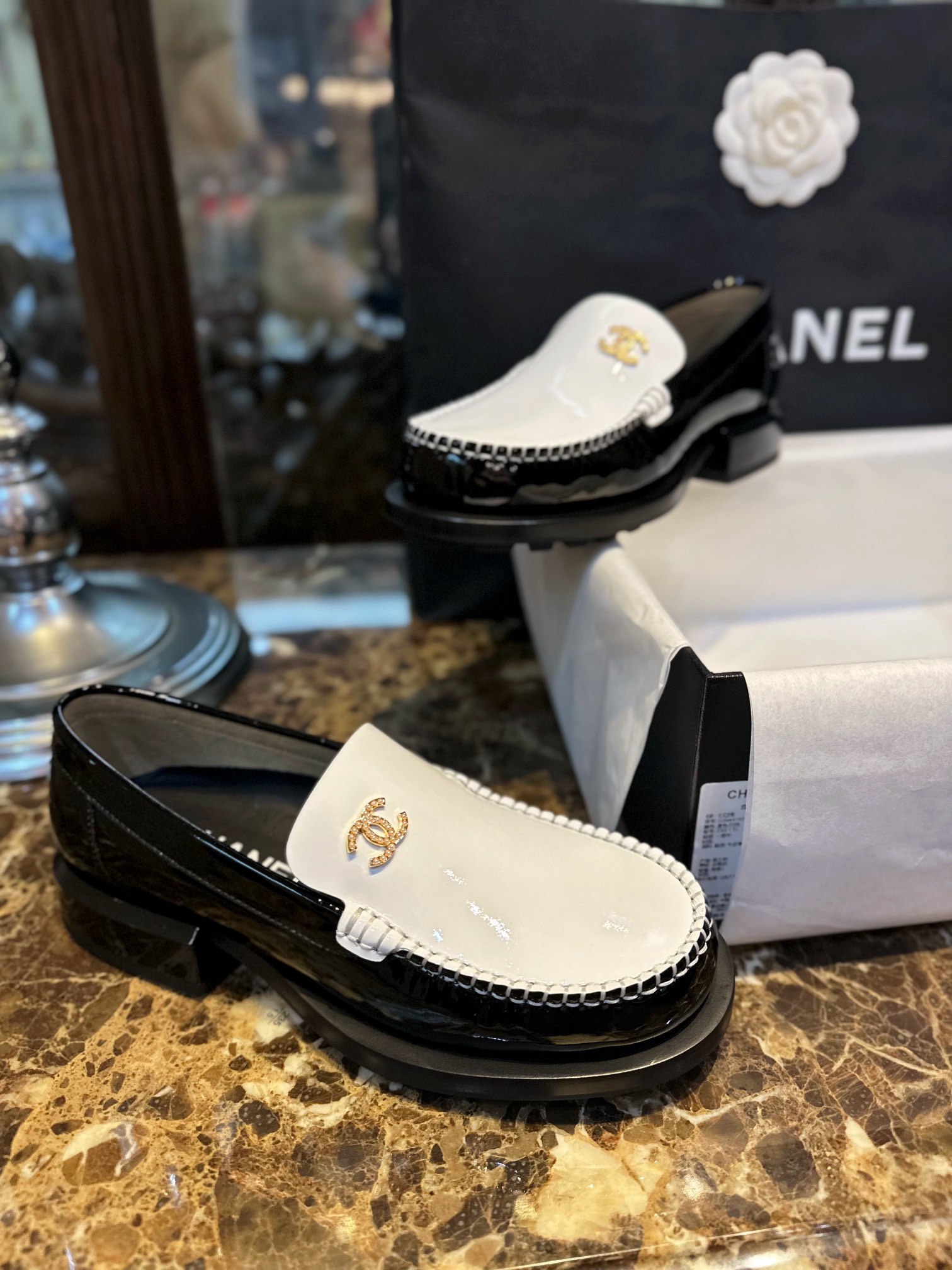 Bagsaaa Ch**el Loafers Black & White