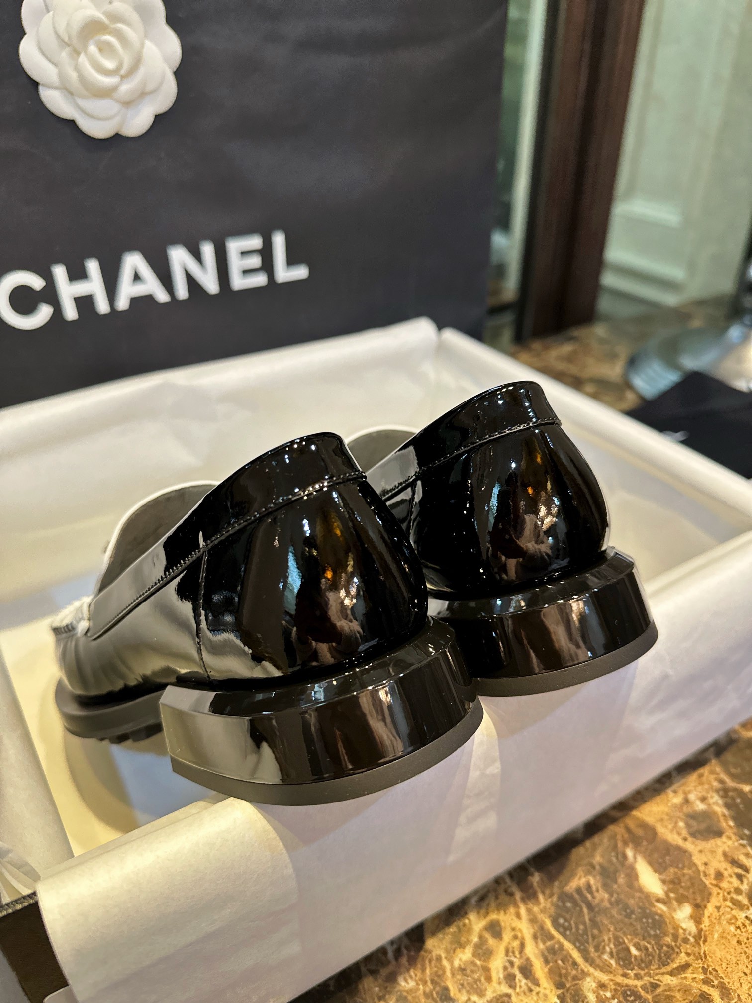 Bagsaaa Ch**el Loafers Black & White
