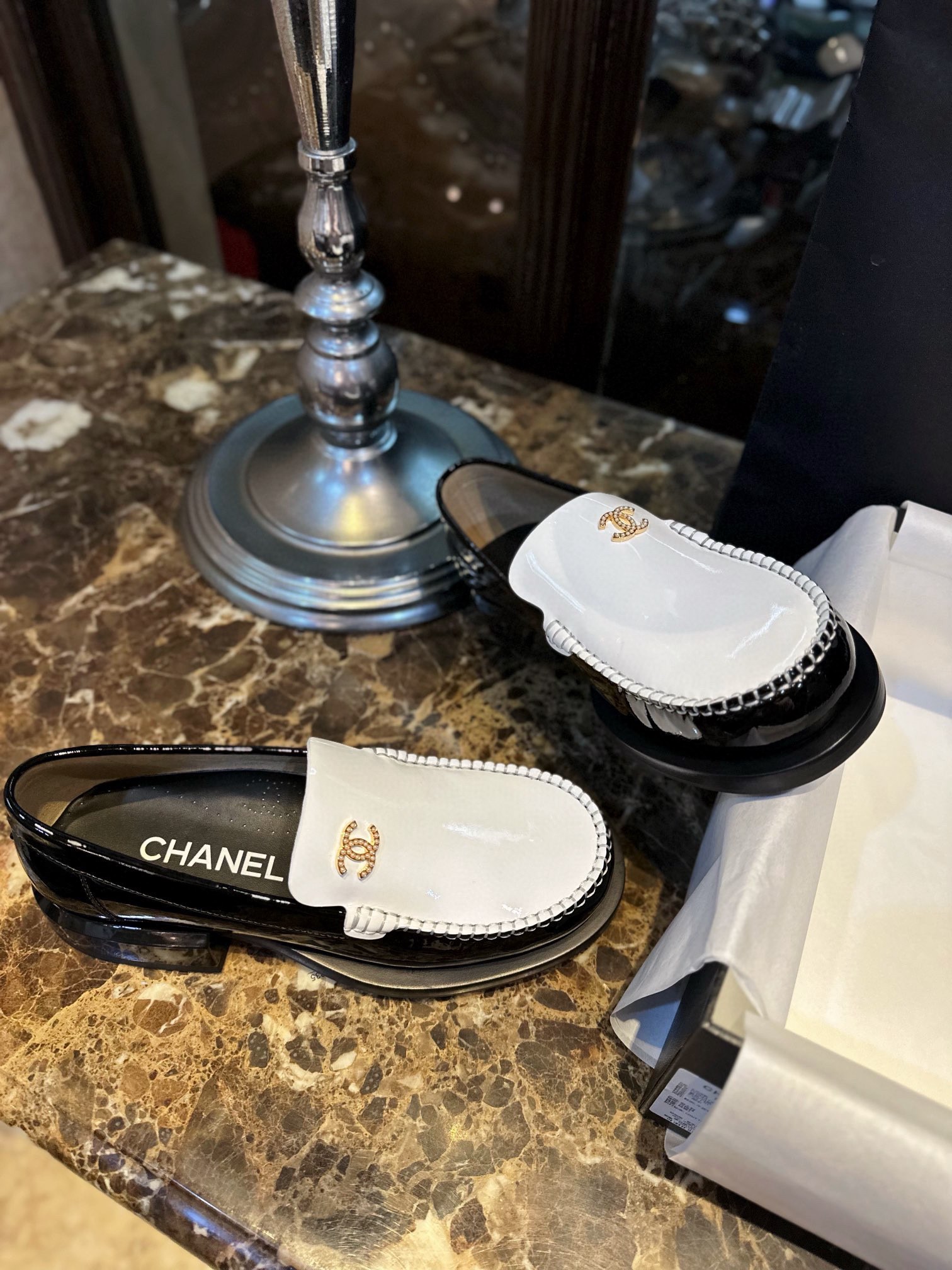 Bagsaaa Ch**el Loafers Black & White