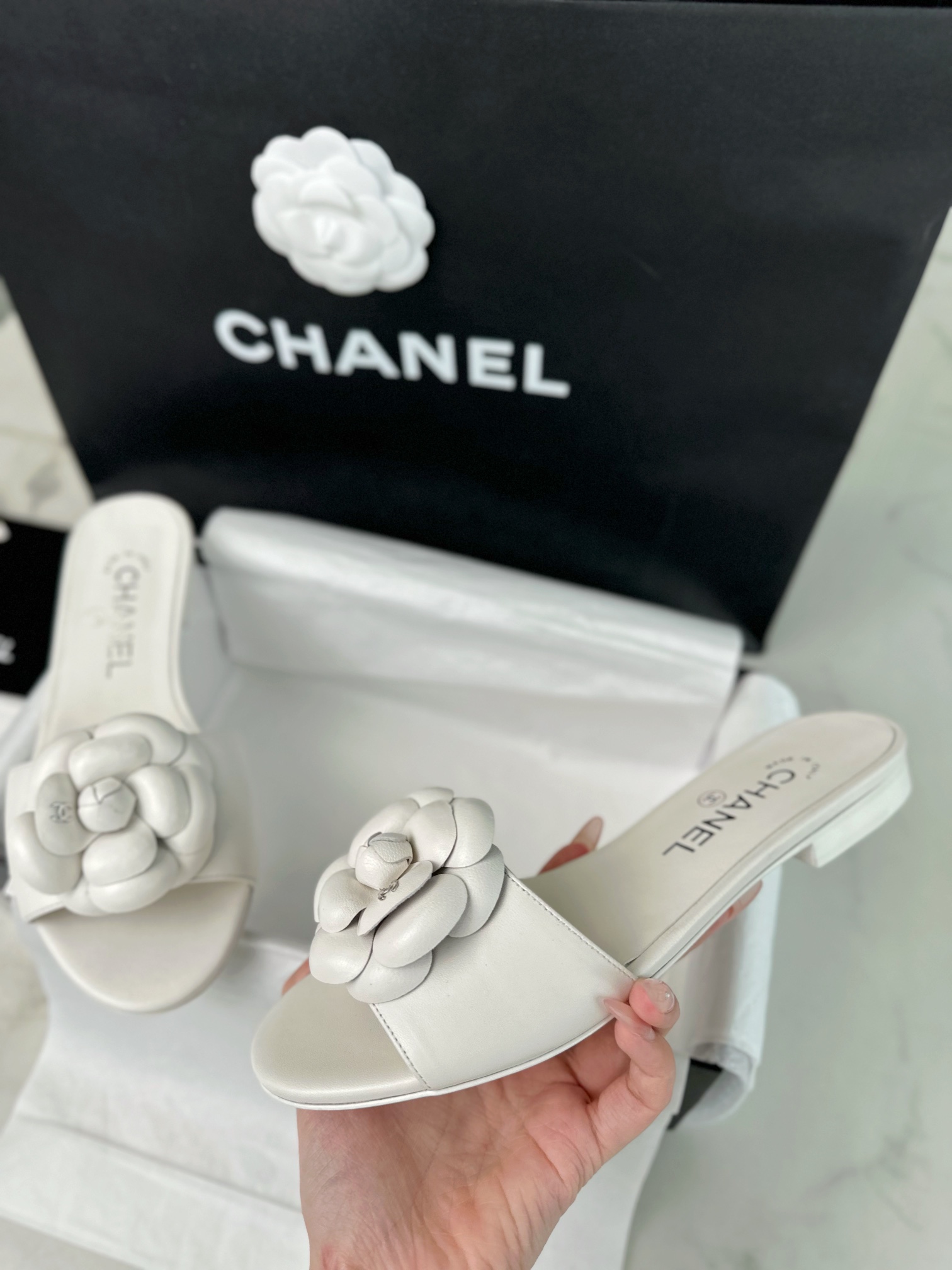 Bagsaaa Ch**el White Slippers With Flower
