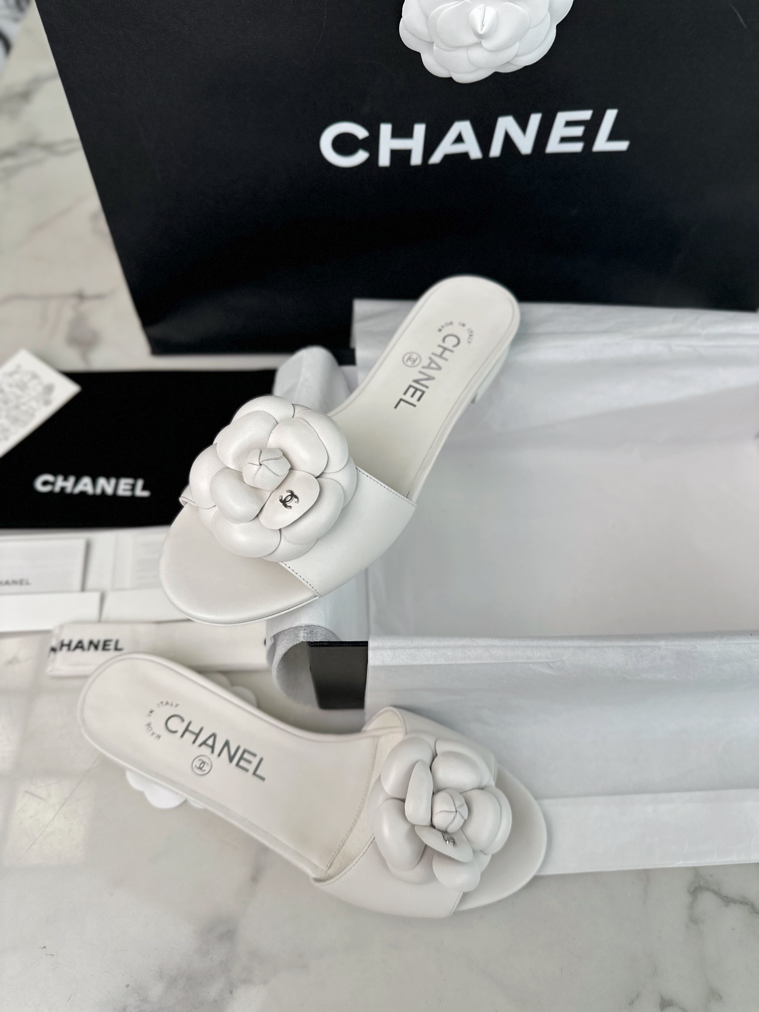 Bagsaaa Ch**el White Slippers With Flower